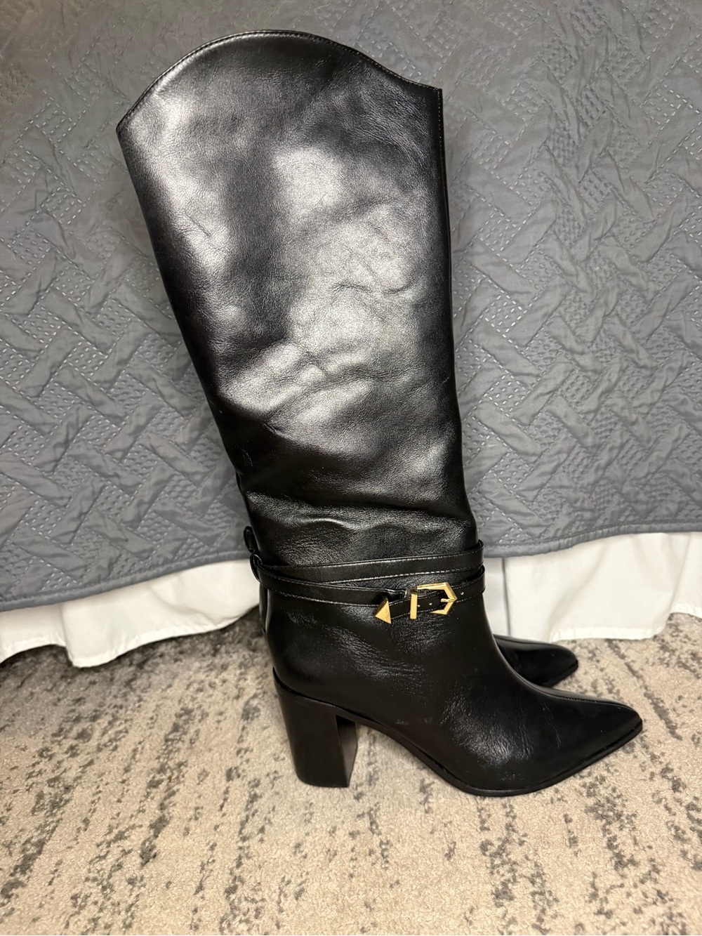 SCHUTZ Bota Salto Medio Heeled Boots with Gold Buckle